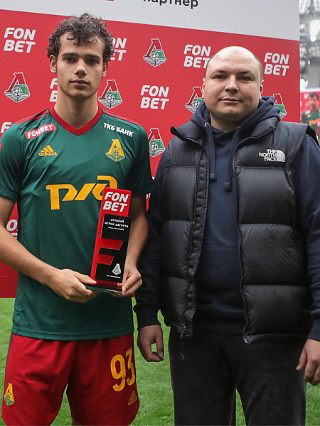 Артём Карпукас получил награду лучшему игроку августа от Фонбет